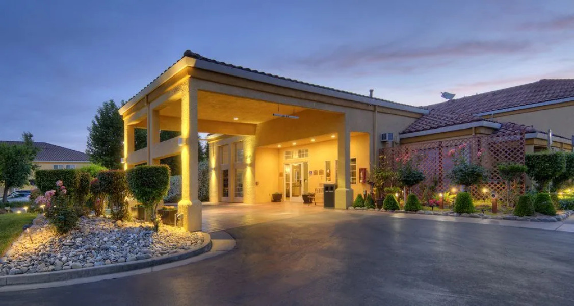 Best Western Plus Dixon Davis