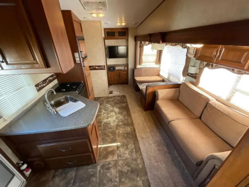 Gorgeous Glamping RV plus Indoor Hot Tub