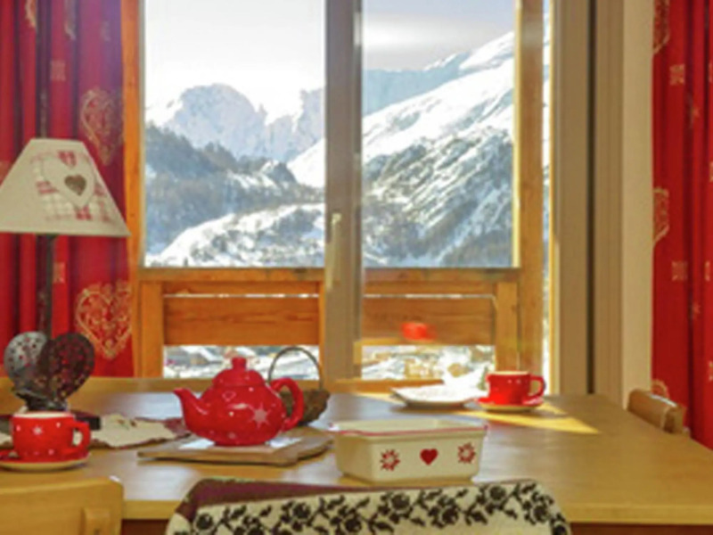 Large apartment with a view near the ski slope of Valloire