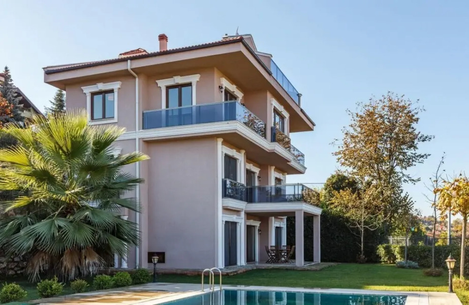 Spacious Villa With Private Pool and Garden in Kartepe Near Sapanca