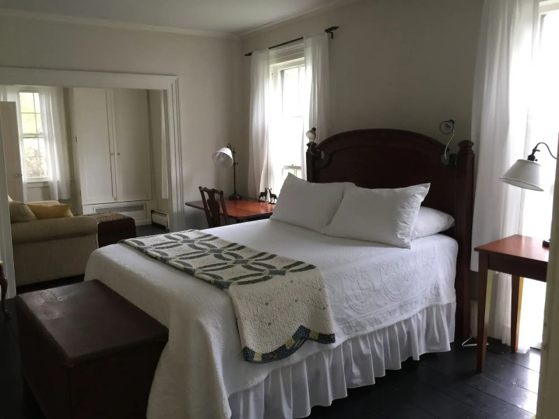 Eddington House Inn - Bed And Breakfast - Adults Only