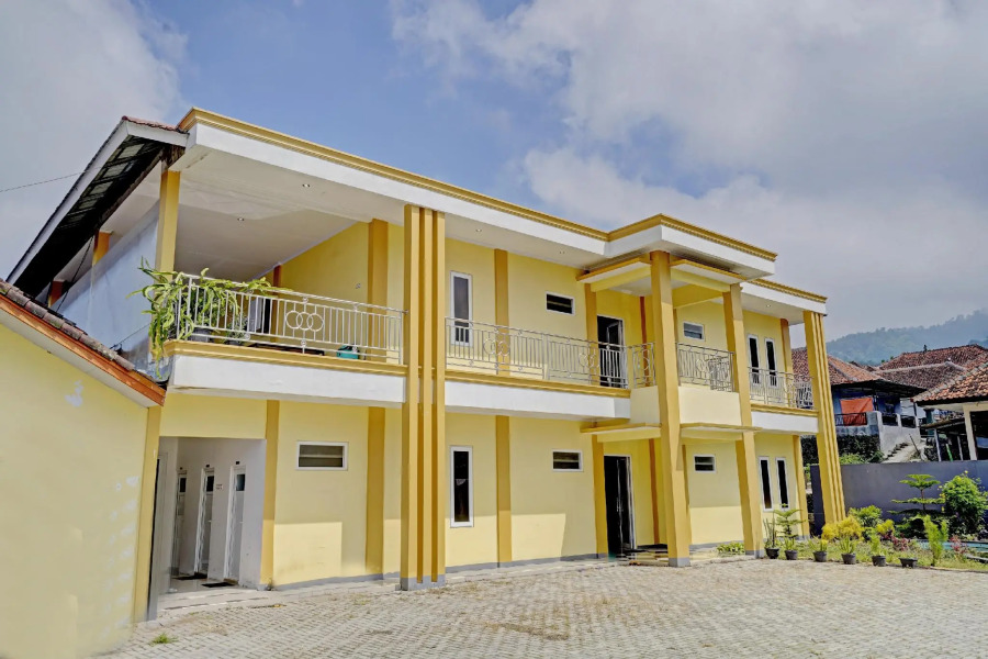 OYO 90504 Rizky Homestay Syariah Palutungan Kuningan