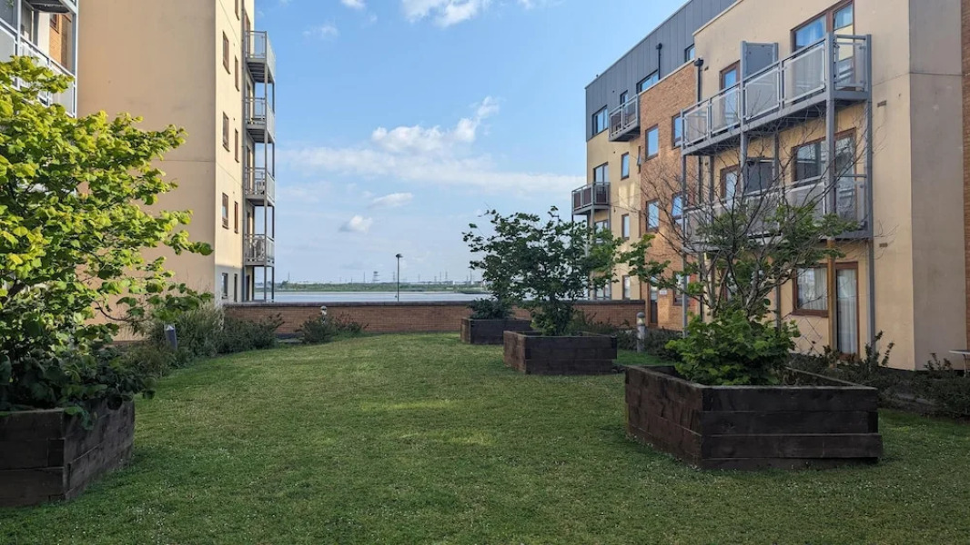 Greenhithe Flat-kent- 20 Mins to London-petsok