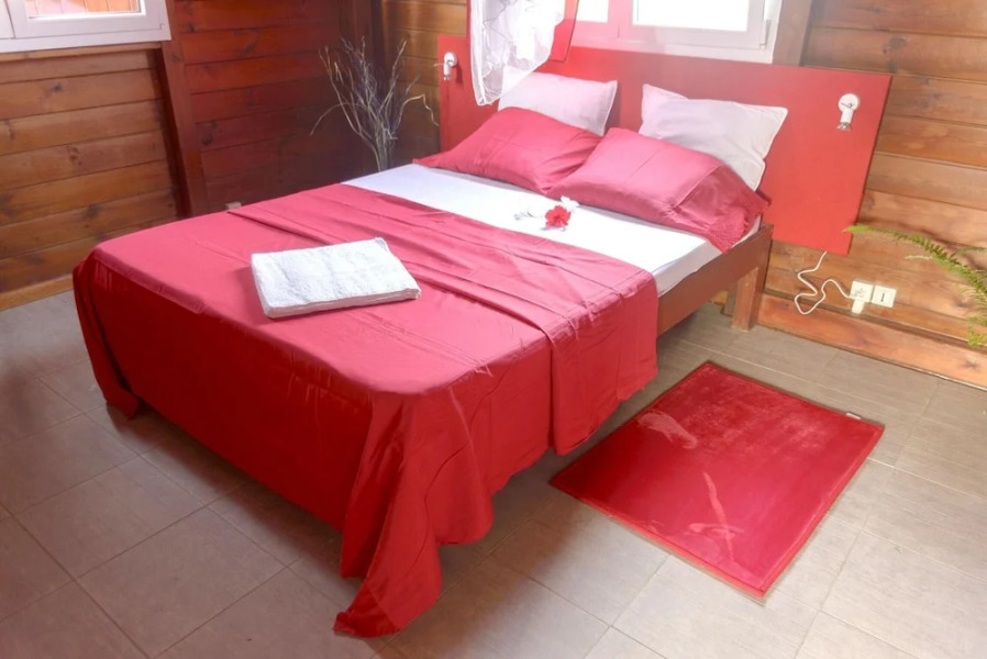 Bungalow with 2 Bedrooms in Port-Louis, with Private Pool, Enclosed Garden And Wifi