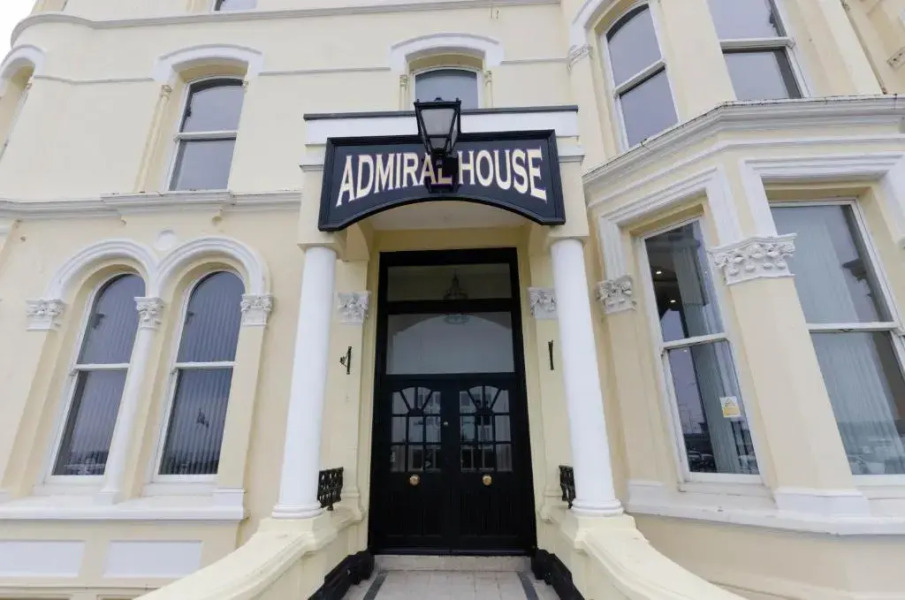 Admiral House Hotel