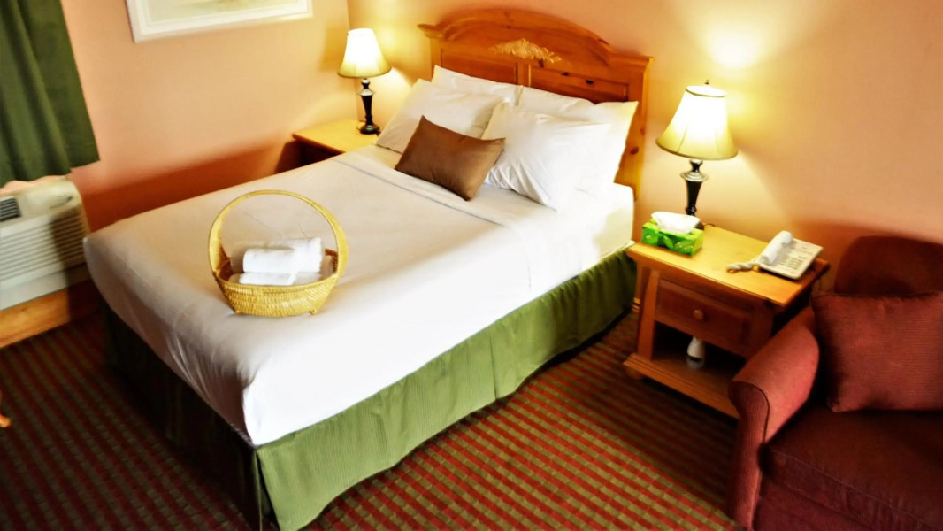 Knights Inn Colonial Fireside Inn