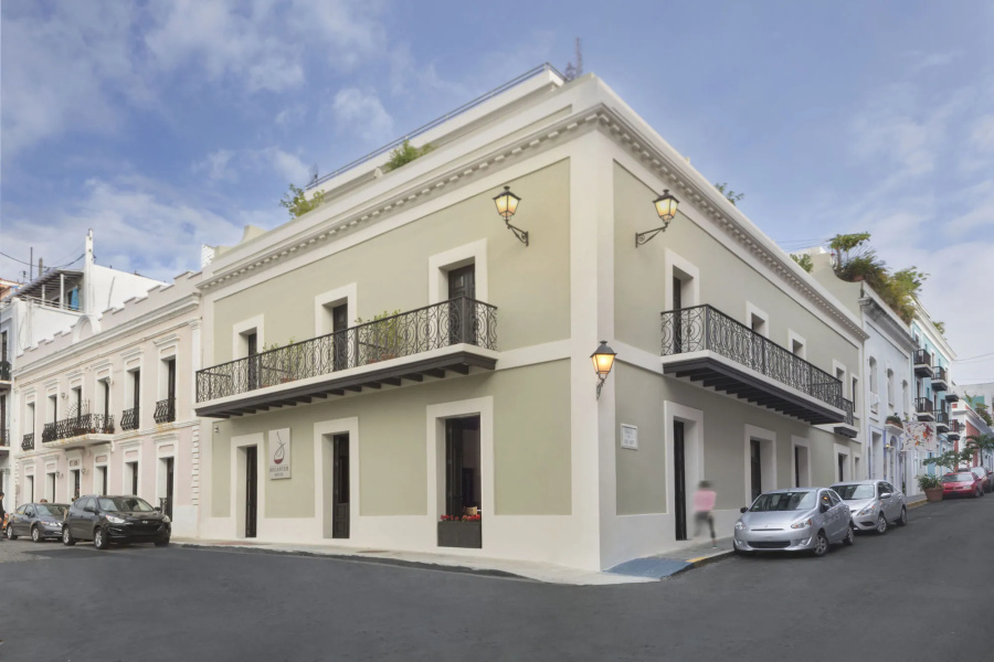 Decanter Hotel