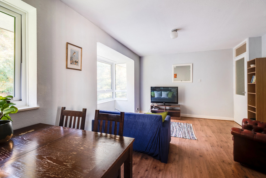 Top-Floor Bright & Sunny 3-Bedroom Flat (sleeps 4)