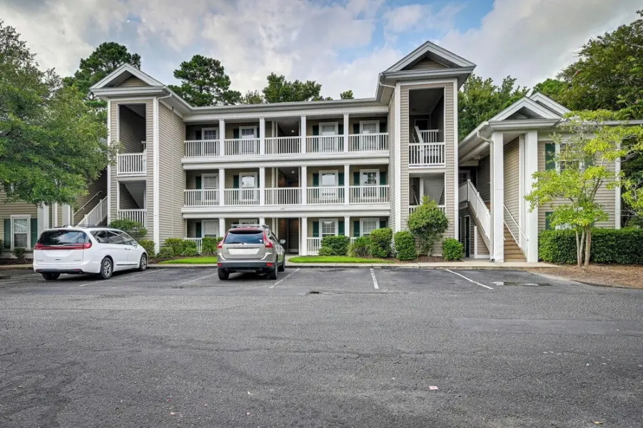 High-end Pawleys Island Condo w/ Porch & Pools!