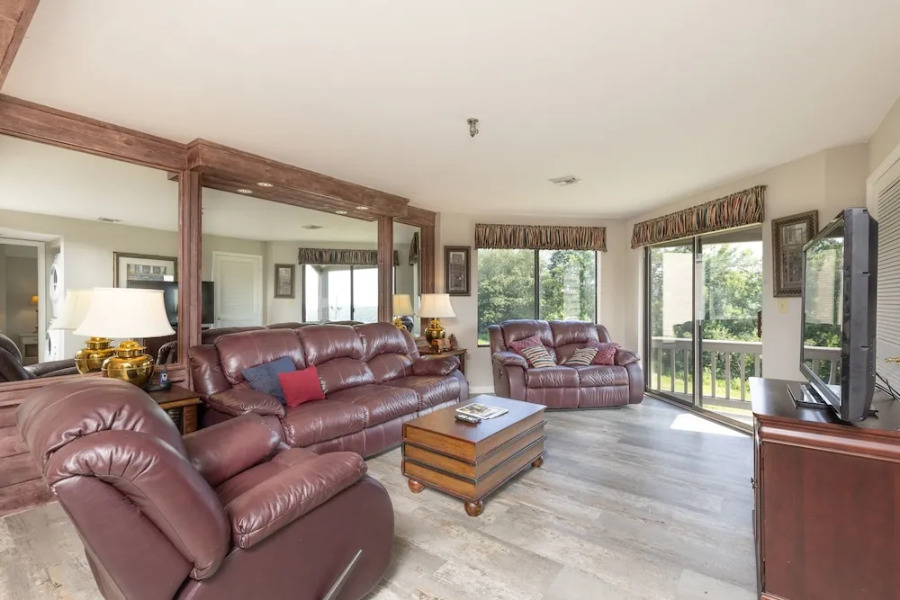 Stoneridge 3BR Standard Condo, Sleeps 8 by RedAwning