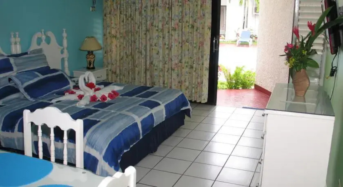 Chrisanns Beach Resort Apt 21