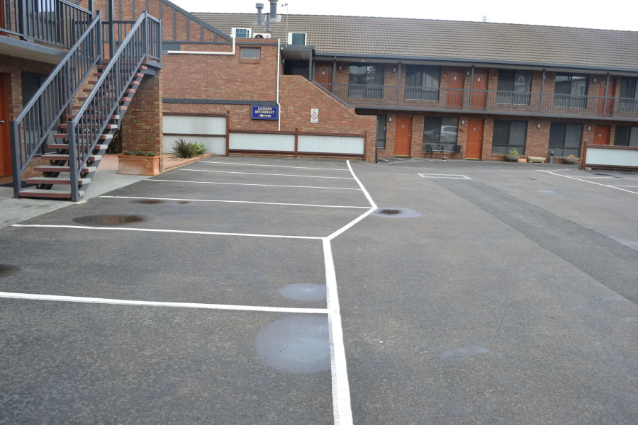 Waves Motel and Apartments