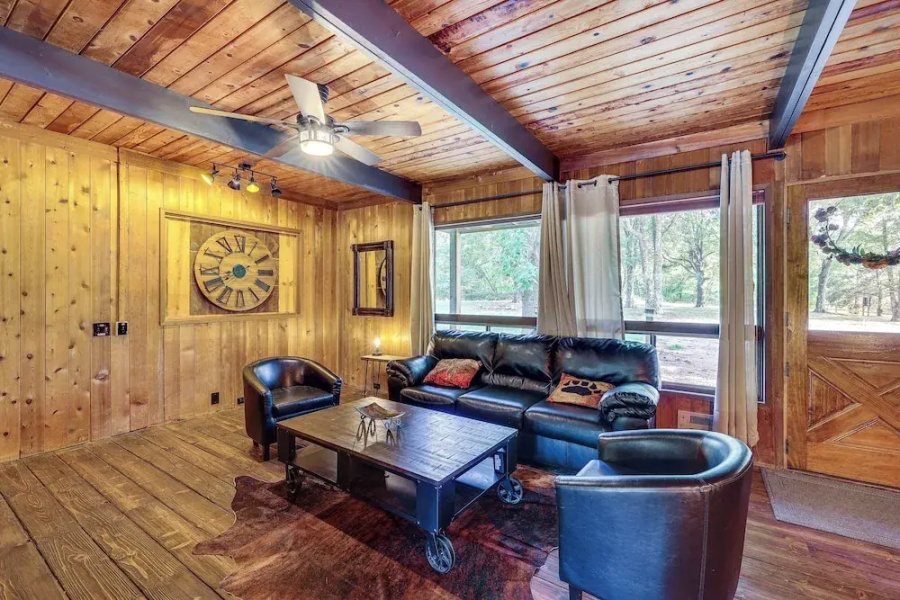 Eureka Springs Rental Cabin 8 Mi to Downtown!