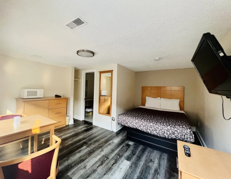 Borden Inn & Suites