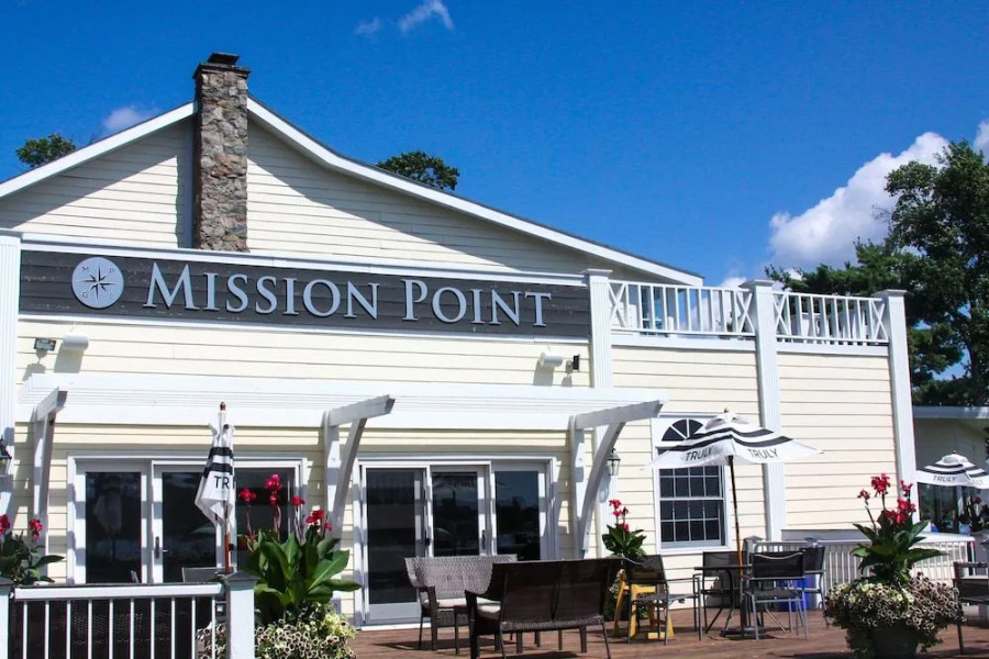 Maddens On Gull Lake