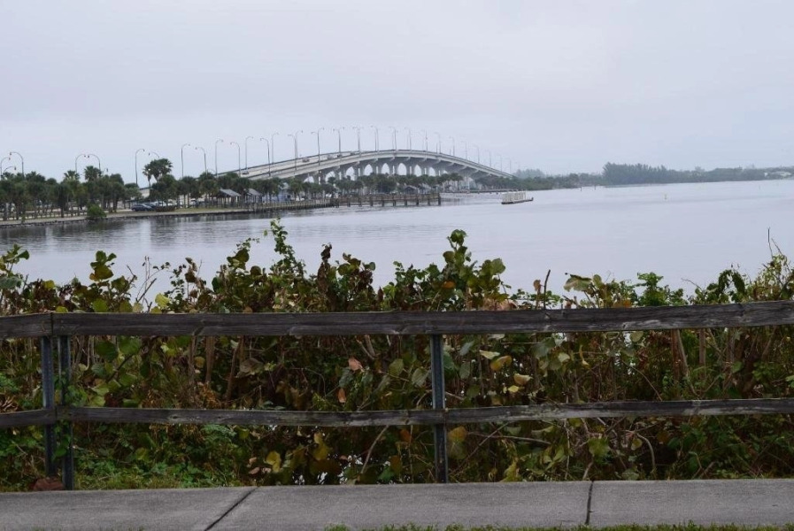 Caribbean Shores Motel and Cottage