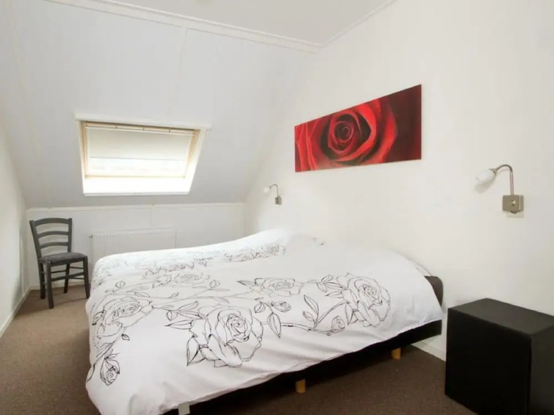 Cozy Forest-edge Home