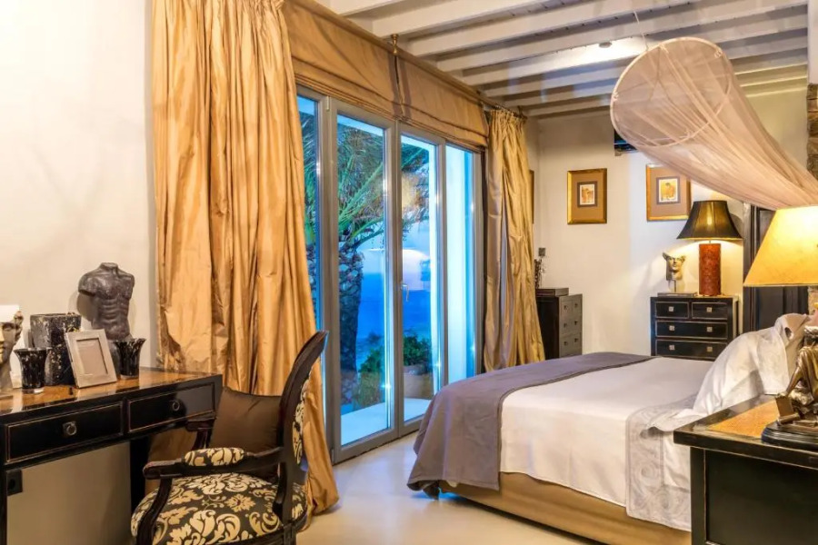 The White House by Fantasia Villas