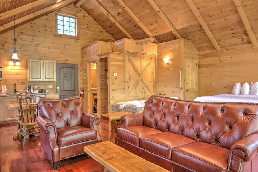 Pine Cove Lodging
