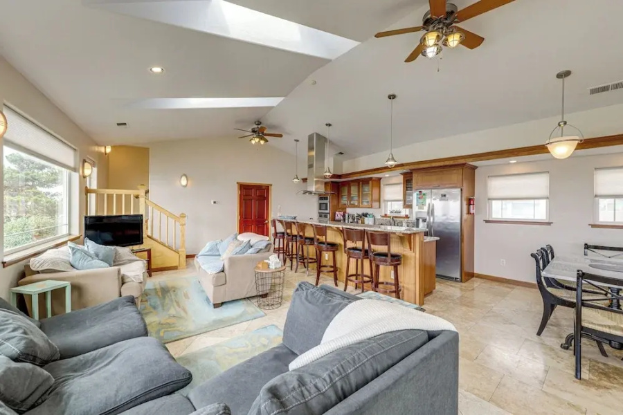 Crescent City Getaway w/ Panoramic Ocean Views!