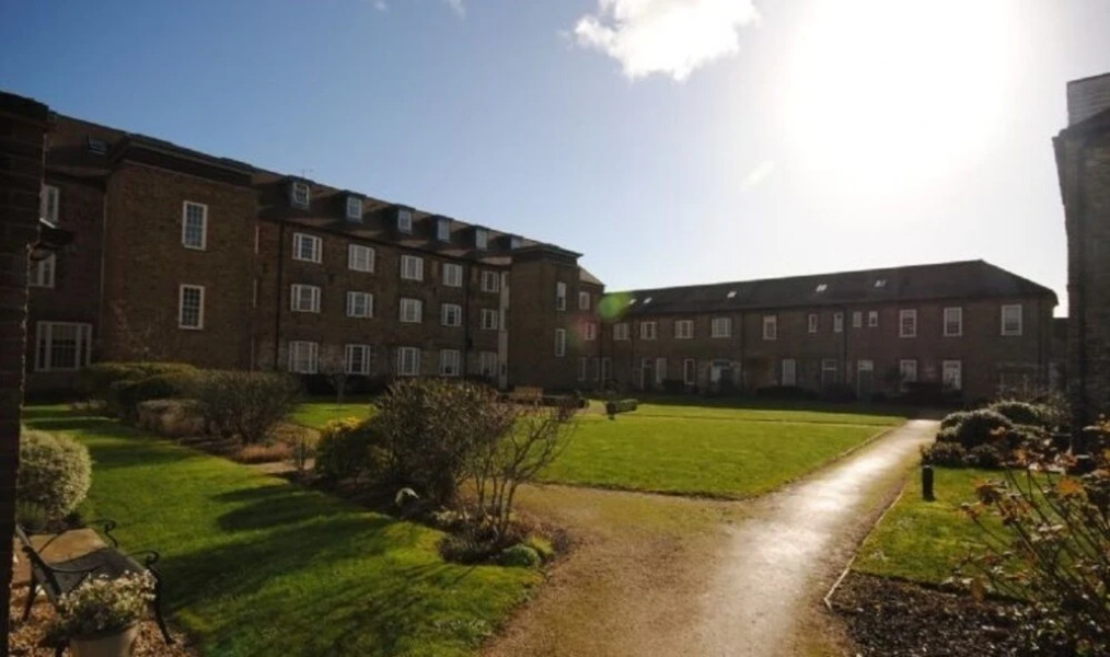 14 Budgenor Lodge, Midhurst