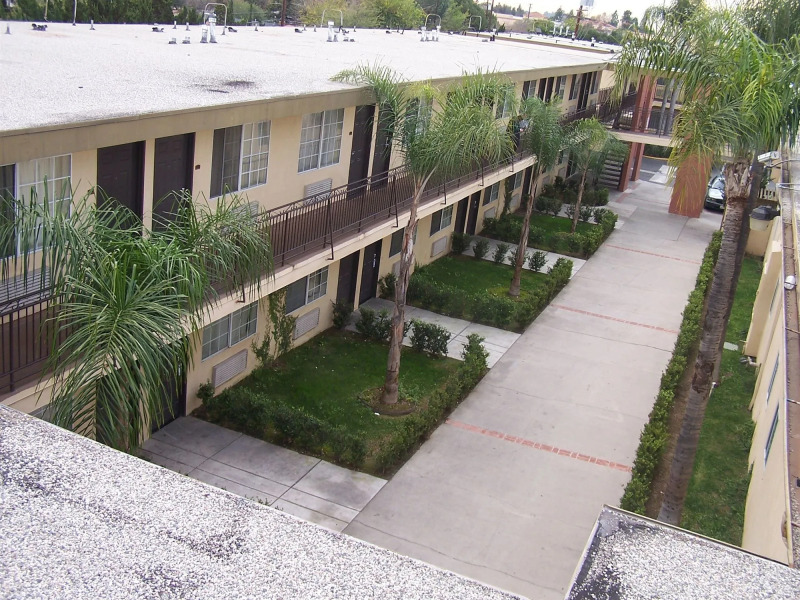 American Inn & Suites