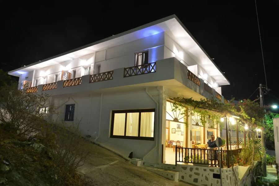 Niriides Luxury Studios