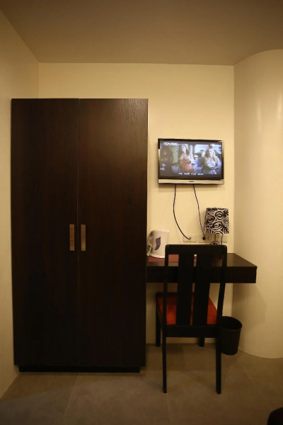 One Hive Hotel and Suites