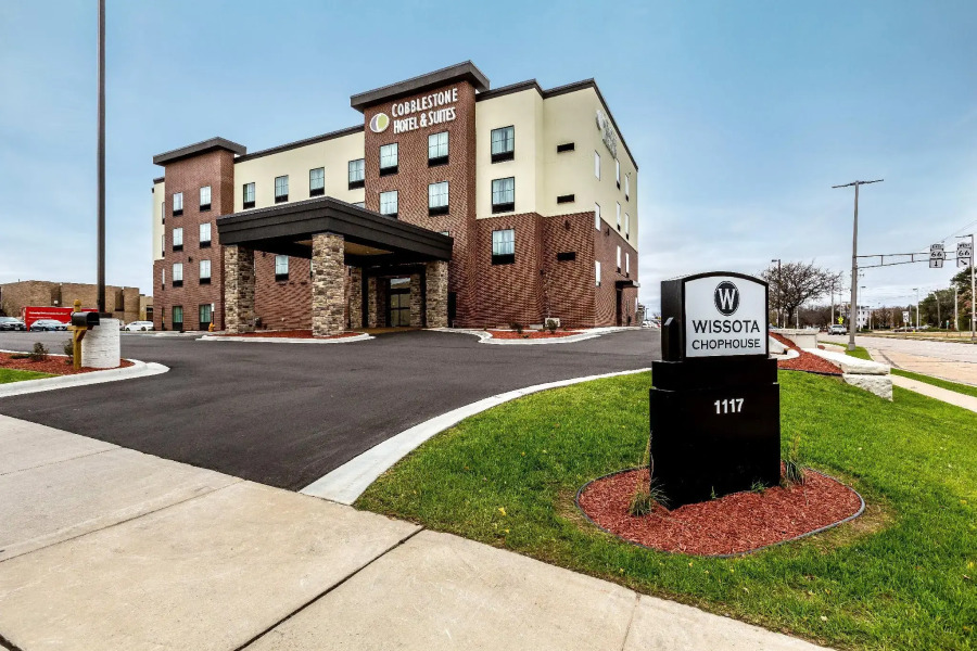 Cobblestone Hotel & Suites – Stevens Point