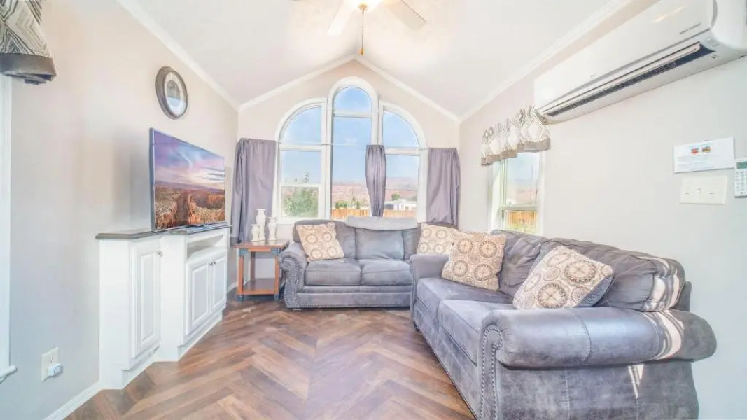 FunStays Glamping Tiny House w Loft Site 7