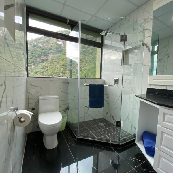 Torres de Atitlan 4 Bdrm-3 Bthrm Full Floor - for 10 people