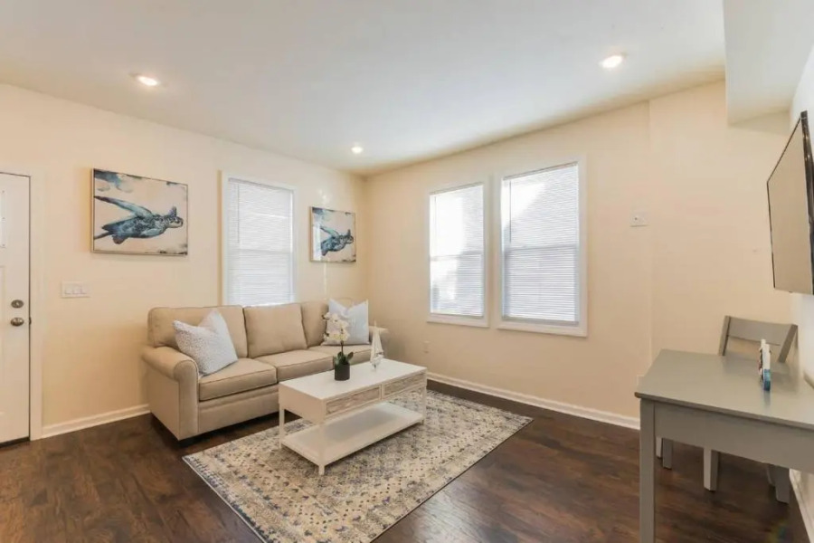 2 Blocks from Beach-Sleeps 16