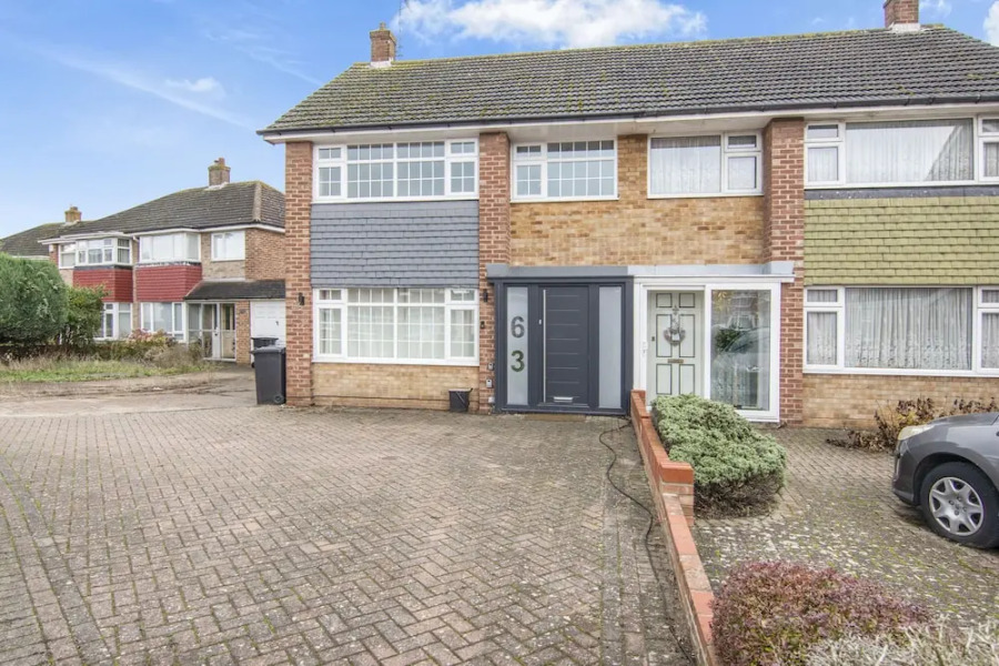 3 Bed House - Sleeps 5 - Garden - Parking