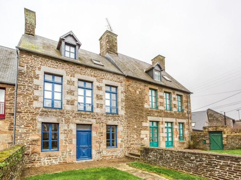 Dreamy Holiday Home in Saint-james With Private Garden