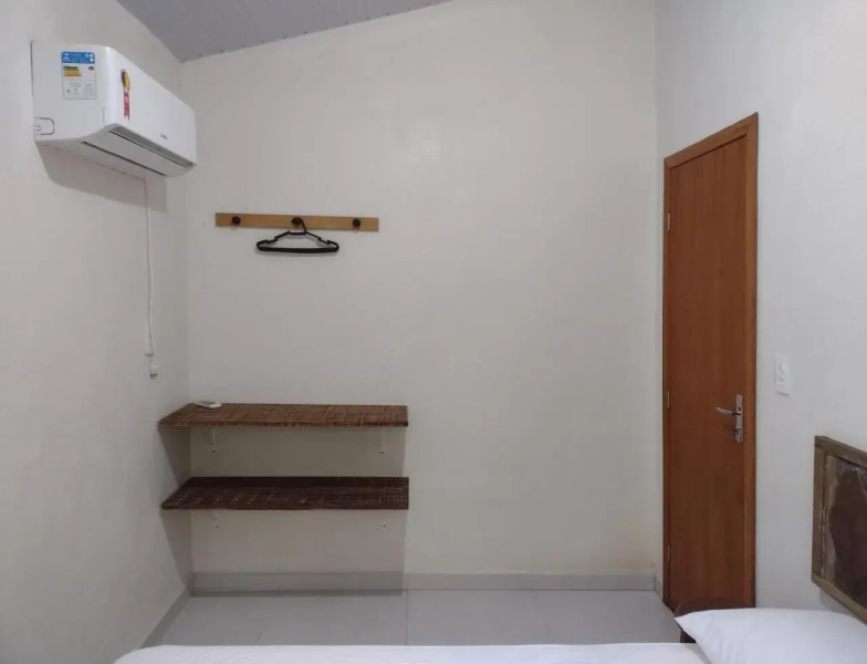 Casa com ótima localização, a 100 metros da praia.