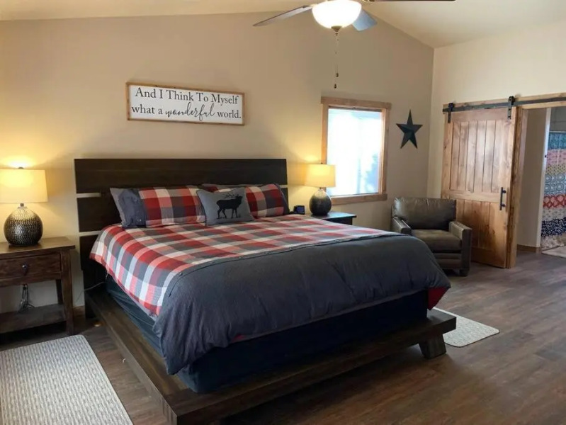 Skyfall Cabin. Stunning views, Hot Tub, minutes from Zion