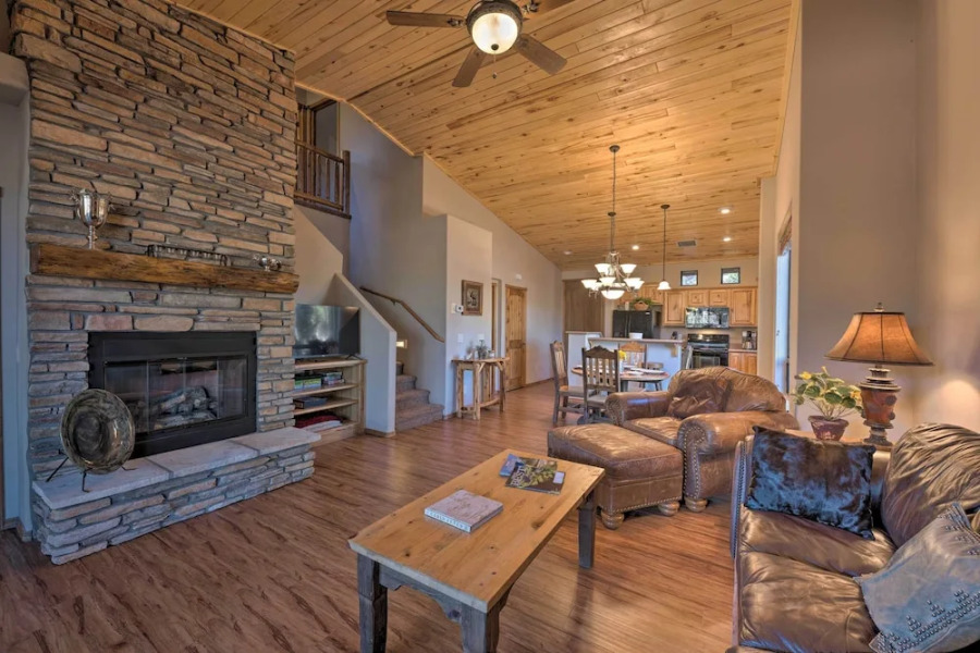 Spacious & Lovely Getaway w/ Deck in Show Low!