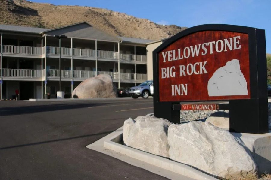 Yellowstone Big Rock Inn