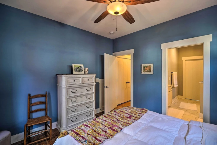 Cozy Southern Pines Retreat 1 Mi to Downtown!