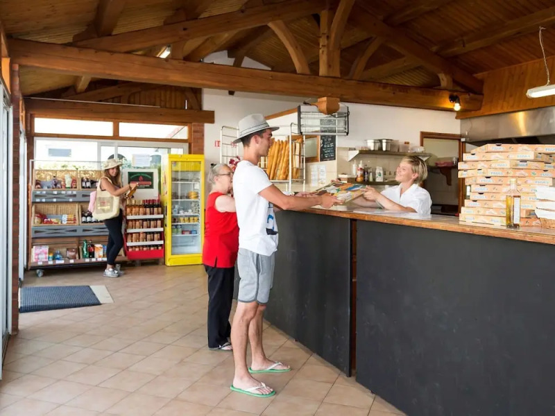 Comfortable mobile home with porch, located near the beach