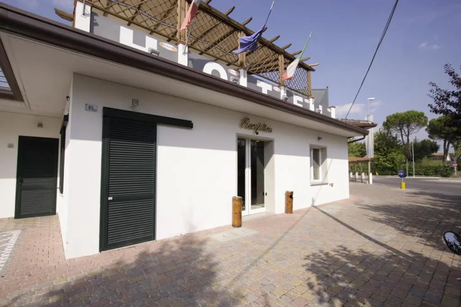 Hotel Paradise Airport