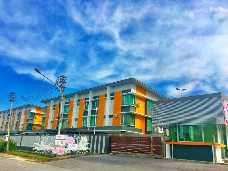 SIBU SWANHOUSE 2 (three storey townhouse)