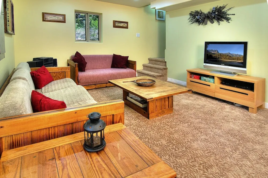 Ridge View Retreat - Three Bedroom Cabin with Hot Tub