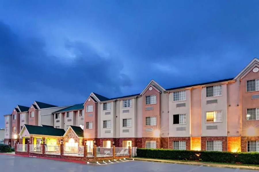 Days Inn & Suites Plano Medical Center/Dallas