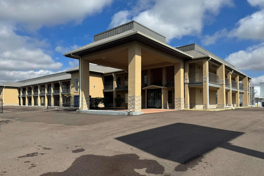 Super 8 by Wyndham Jackson MS Near the Fairgrounds