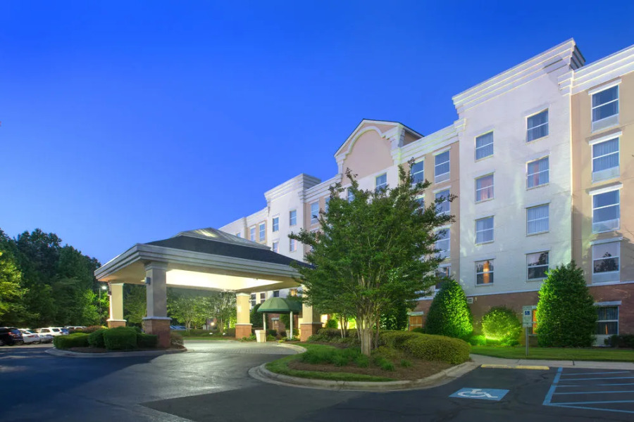 Holiday Inn Express & Suites Huntersville Birkdale