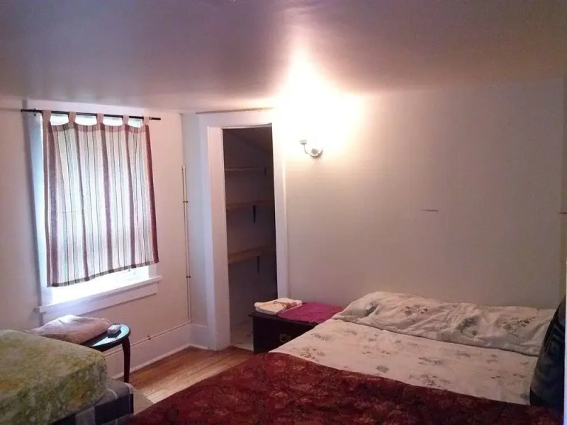 Port Hope Economy Apartments