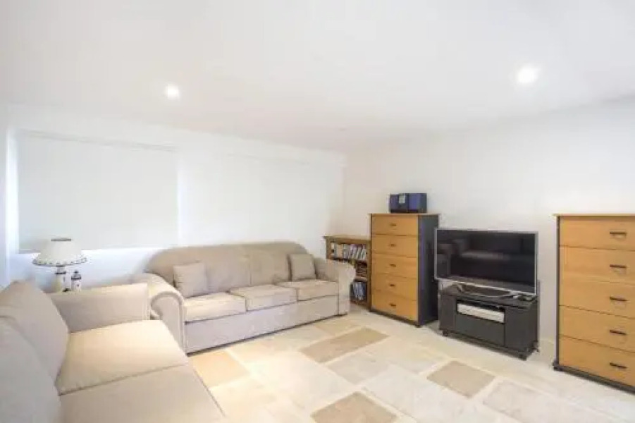 11 Riley St - Stylishly Modern