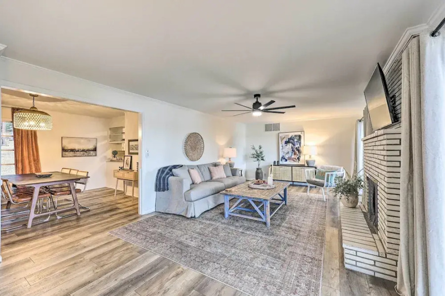 Waterfront Home w/ Dock > 3 Mi to Oaklawn Racing!