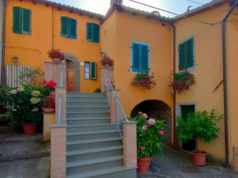 Cheerful holiday home in Poggio with private garden